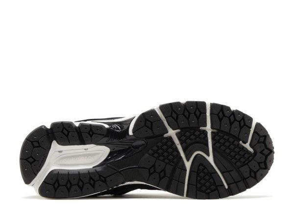 New Balance 2002R Black Gunmetal – Image 4
