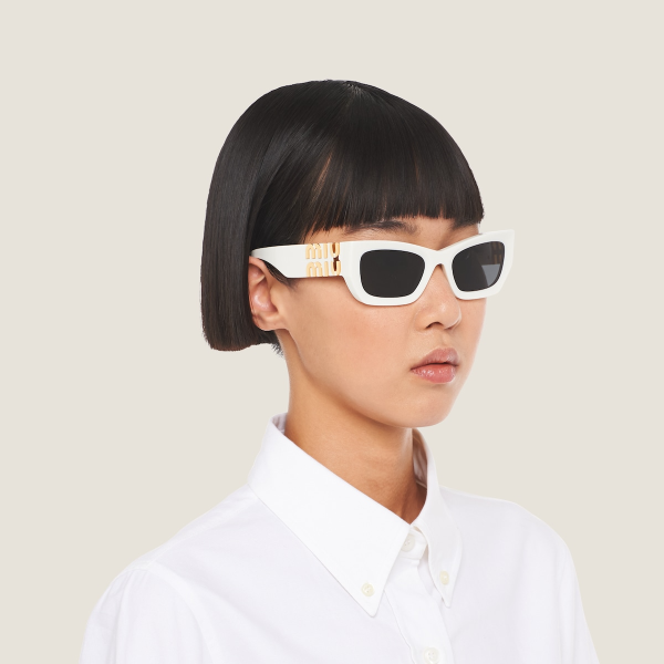 Lunettes de soleil Miu Glimpse – Gris ardoise – Image 2