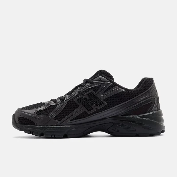 740 chaussures  Noir avec ciment